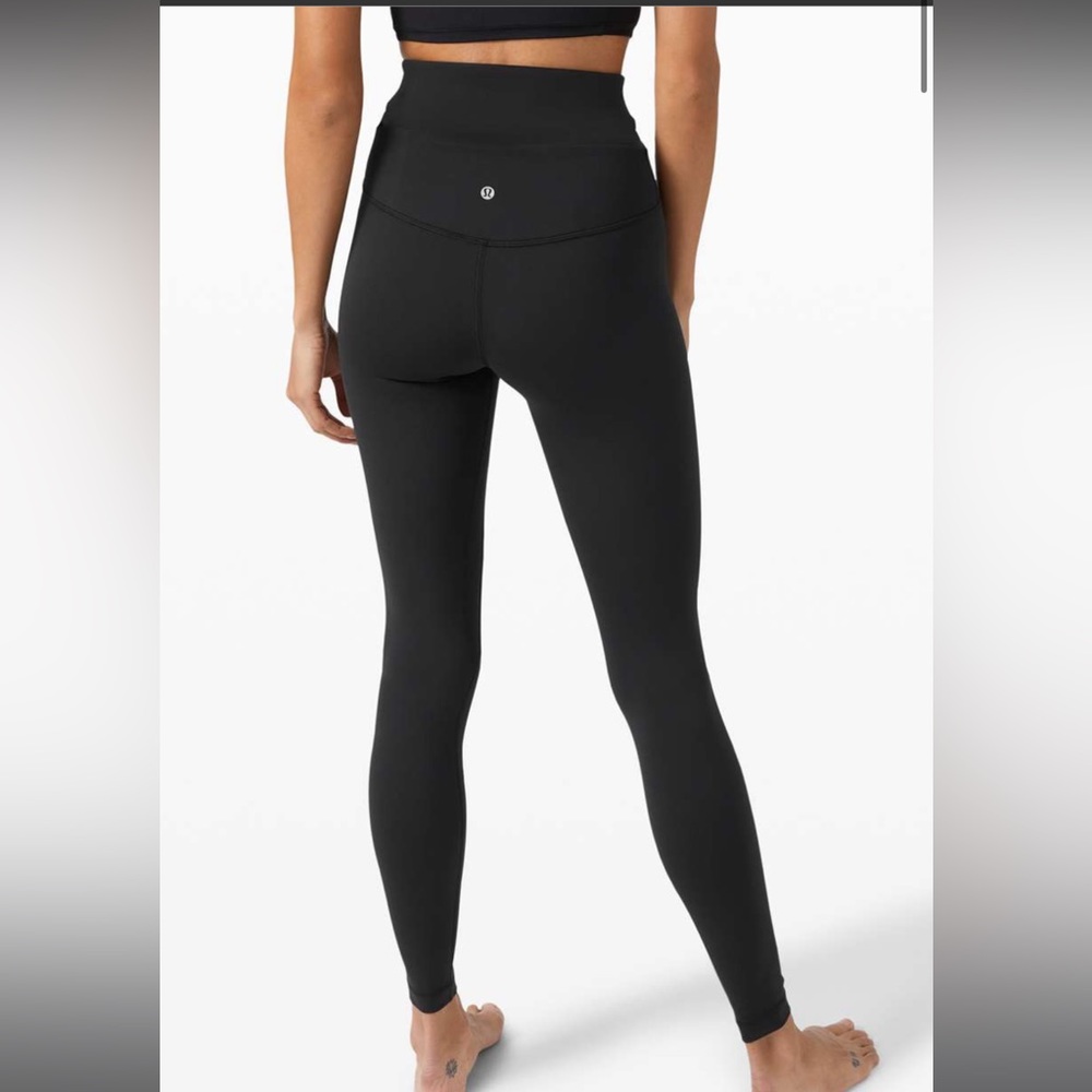 Black Lululemon aligns 28”